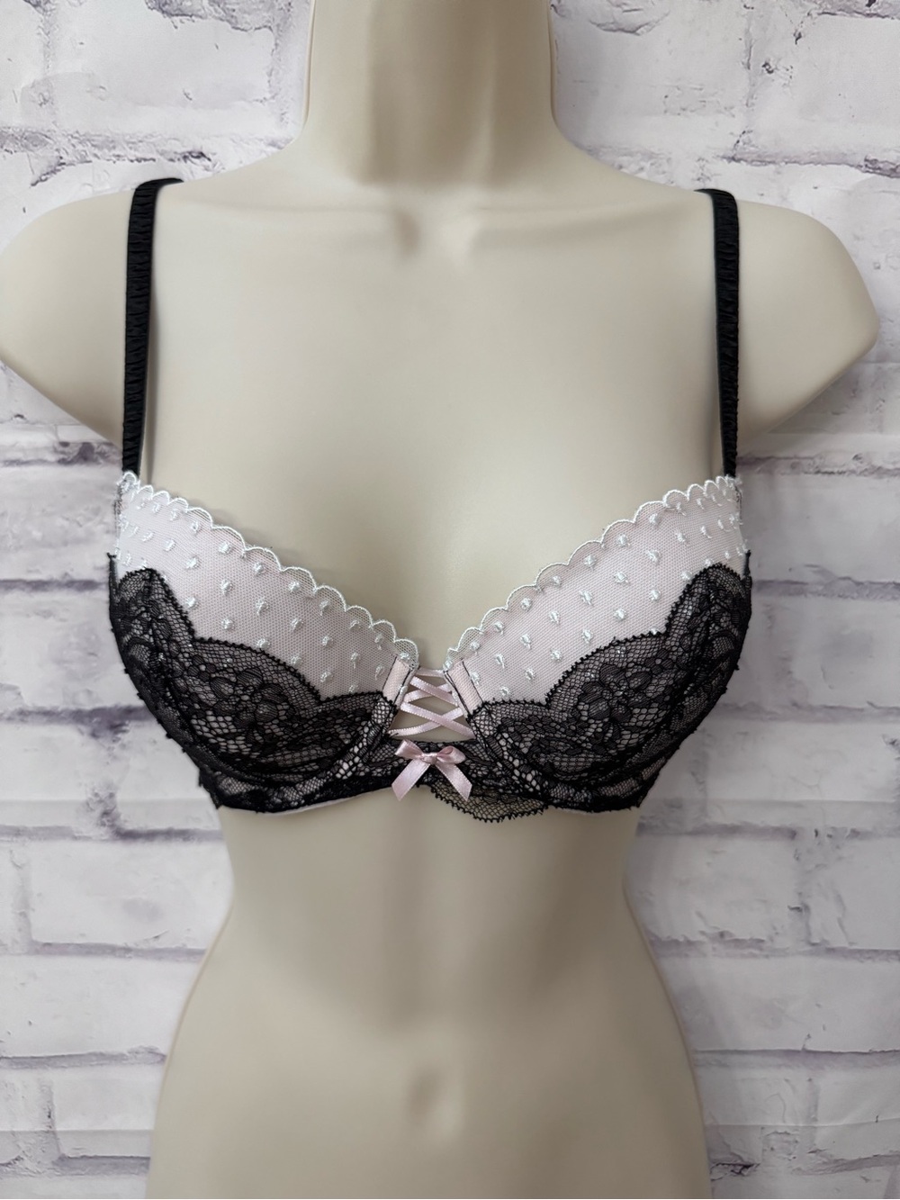 Victoria’s Secret Dream Angels Bra Lined Demi Size 32D Lace Pink Black Underwire